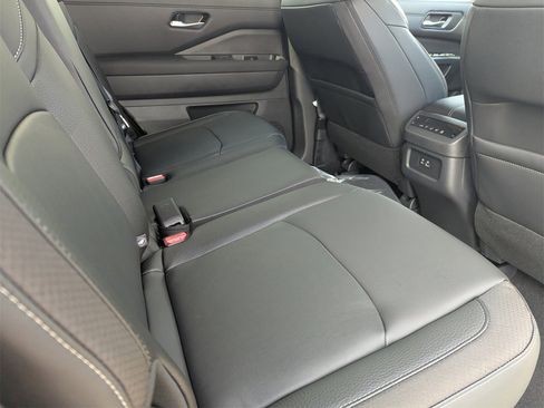 New 2025 Nissan Pathfinder SL image 19