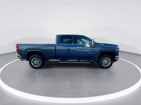 Used 2025 Chevrolet Silverado 2500 LTZ w/ LTZ Premium Package image 9