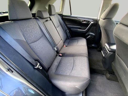 Used 2021 Toyota RAV4 XLE FWD image 19