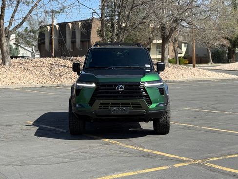 Used 2024 Lexus GX 550 w/ Accessory Package (Z1) image 2