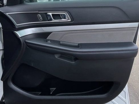 Used 2017 Ford Explorer XLT w/ Equipment Group 202A FWD image 35