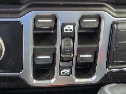 Used 2022 Jeep Wrangler Unlimited Sahara w/ Cold Weather Group AWD/4WD image 25