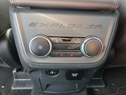 Used 2025 Ford Explorer Platinum w/ LUX Leather Package AWD/4WD image 19