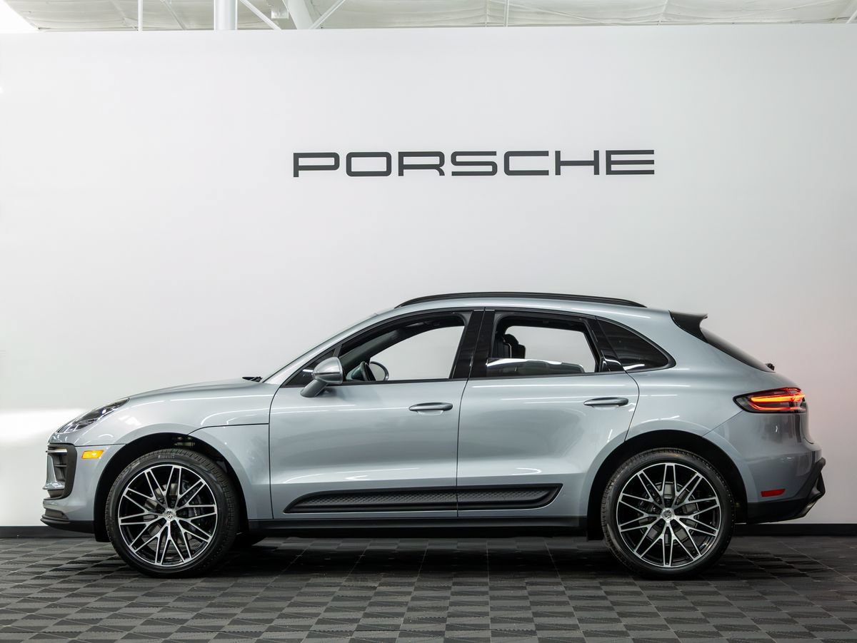 Certified 2026 Porsche Macan AWD/4WD image 2