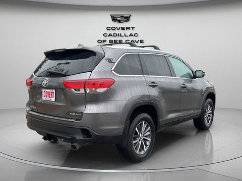 Used 2019 Toyota Highlander XLE image 9