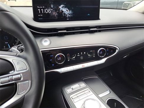 Used 2025 Genesis GV70 2.5T image 13
