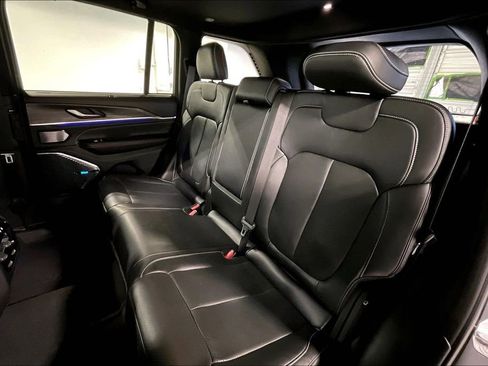 Used 2022 Jeep Grand Cherokee Overland w/ Adv Protech Group III image 36