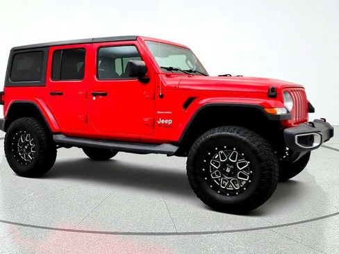 Used 2019 Jeep Wrangler Unlimited Sahara AWD/4WD image 3