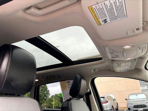 Used 2019 Ford Escape Titanium AWD/4WD image 22