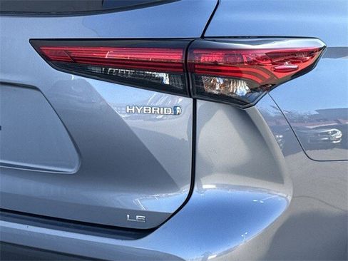 Used 2023 Toyota Highlander LE image 7
