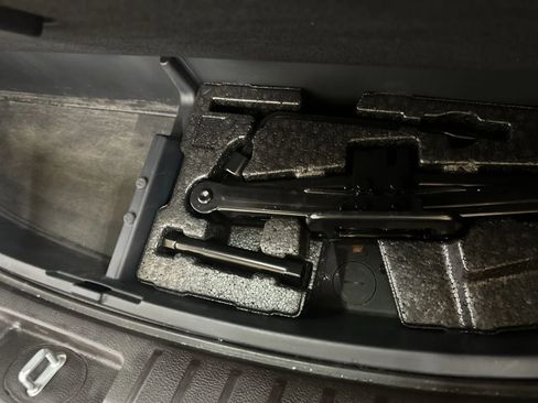 Used 2017 Hyundai Santa Fe Sport FWD image 28
