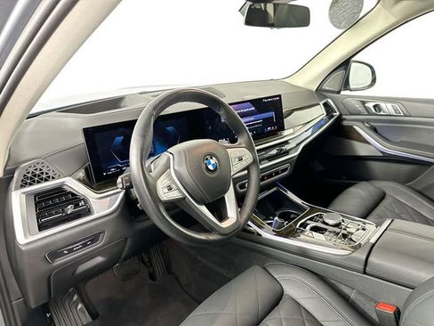 Used 2025 BMW X7 xDrive40i w/ Premium Package image 22
