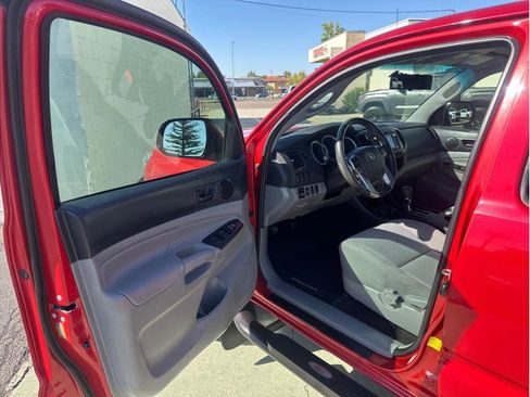 Used 2014 Toyota Tacoma PreRunner w/ Convenience Package RWD image 10