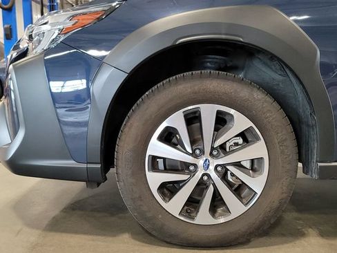 Used 2025 Subaru Outback Premium AWD/4WD image 16