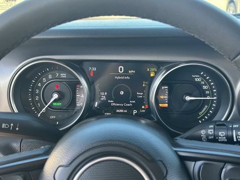 Used 2023 Jeep Wrangler Unlimited AWD/4WD image 30