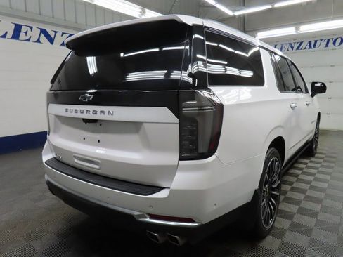 Used 2025 Chevrolet Suburban High Country image 4