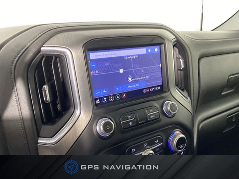 Used 2023 GMC Sierra 2500 Denali w/ Denali Black Diamond Edition image 4