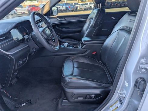 Used 2023 Jeep Grand Cherokee L Overland image 2