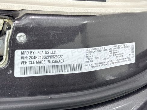 Used 2023 Chrysler Pacifica Touring-L FWD image 39