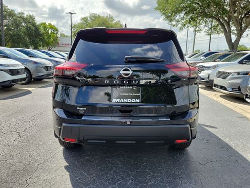Certified 2026 Nissan Rogue SV FWD image 6