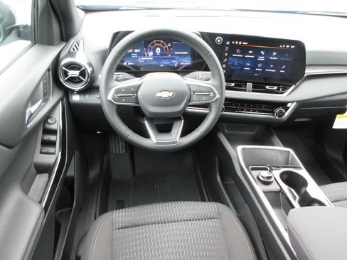 New 2026 Chevrolet Equinox LT w/ Safety and Technology Package FWD image 13