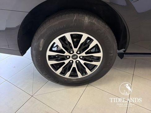 Certified 2025 Ford Expedition Platinum AWD/4WD image 35