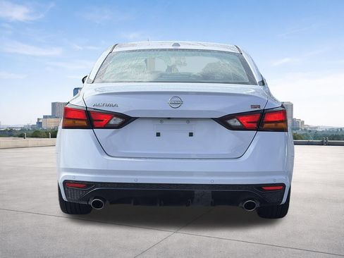 Certified 2025 Nissan Altima 2.5 SR w/ SR Premium Package FWD image 4