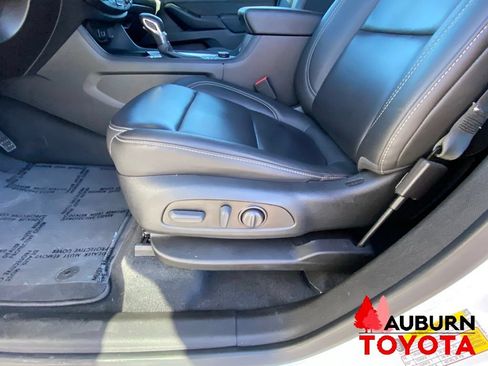 Used 2023 Chevrolet Traverse LT FWD image 34