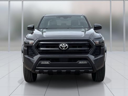 Used 2024 Toyota Tacoma SR5 AWD/4WD image 9
