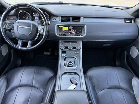 Used 2019 Land Rover Range Rover Evoque SE Premium image 24