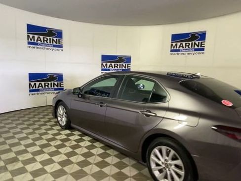 Used 2022 Toyota Camry LE image 8