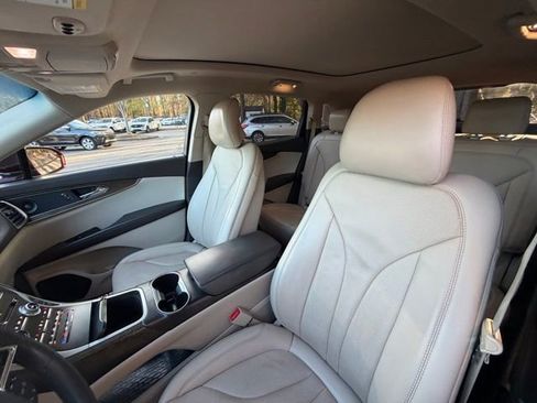 Used 2019 Lincoln Nautilus Reserve image 12