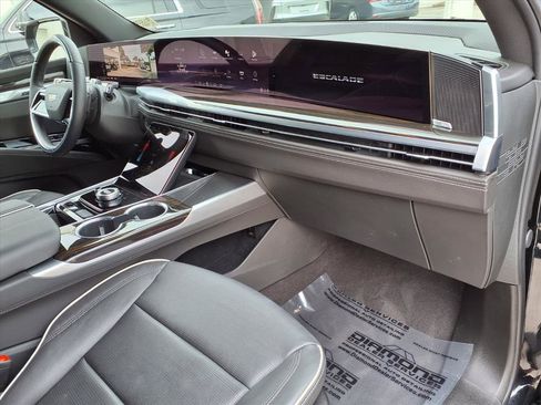 Certified 2025 Cadillac Escalade Premium Luxury image 8