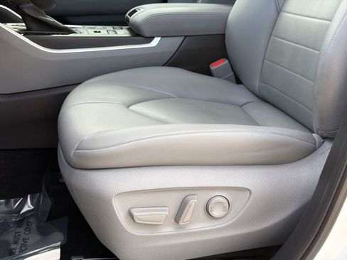 Used 2022 Toyota Highlander XLE image 17