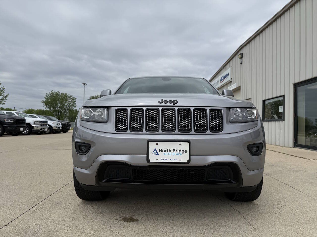 Used 2015 Jeep Grand Cherokee Altitude AWD/4WD image 25