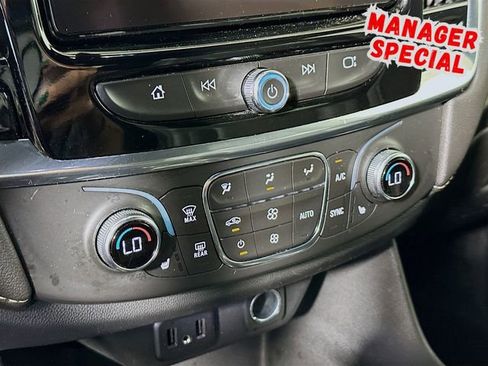 Used 2023 Chevrolet Traverse LT FWD image 17