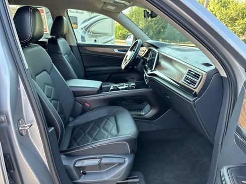 Used 2025 Volkswagen Atlas SE AWD/4WD image 28