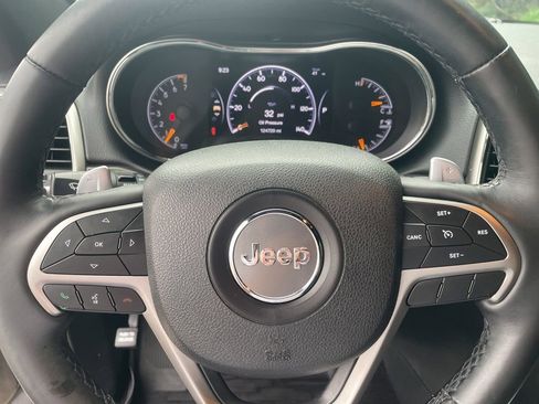 Used 2017 Jeep Grand Cherokee Altitude RWD image 23