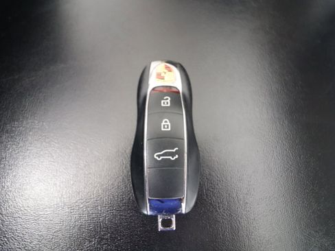 Certified 2023 Porsche Macan image 25