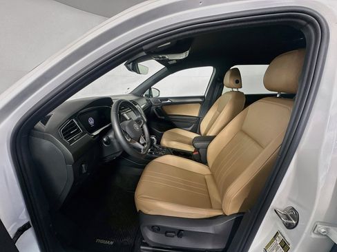 Used 2023 Volkswagen Tiguan SE FWD image 13