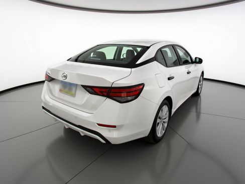 Used 2025 Nissan Sentra S FWD image 9