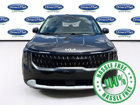 Used 2025 Kia Carnival FWD image 2