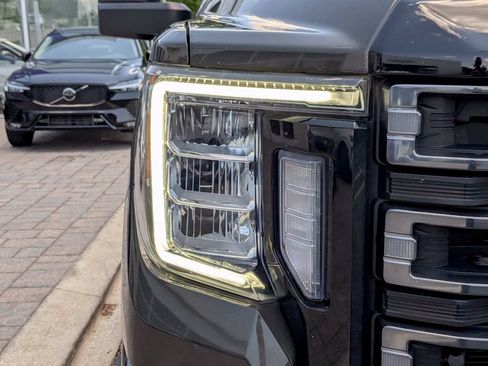 Used 2022 GMC Sierra 3500 AT4 w/ AT4 Preferred Package AWD/4WD image 10