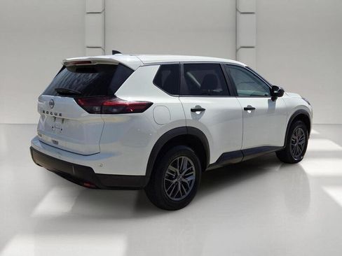 Used 2024 Nissan Rogue S FWD image 5