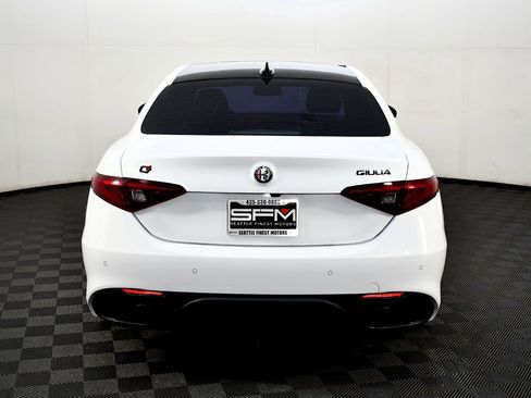 Used 2020 Alfa Romeo Giulia AWD w/ Quick Order Package 22J Sport image 9