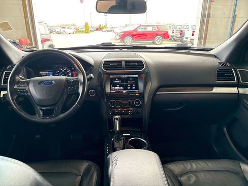 Used 2016 Ford Explorer XLT w/ Equipment Group 202A AWD/4WD image 17