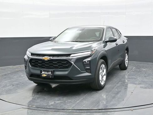 New 2026 Chevrolet Trax LS w/ LS Convenience Package image 2