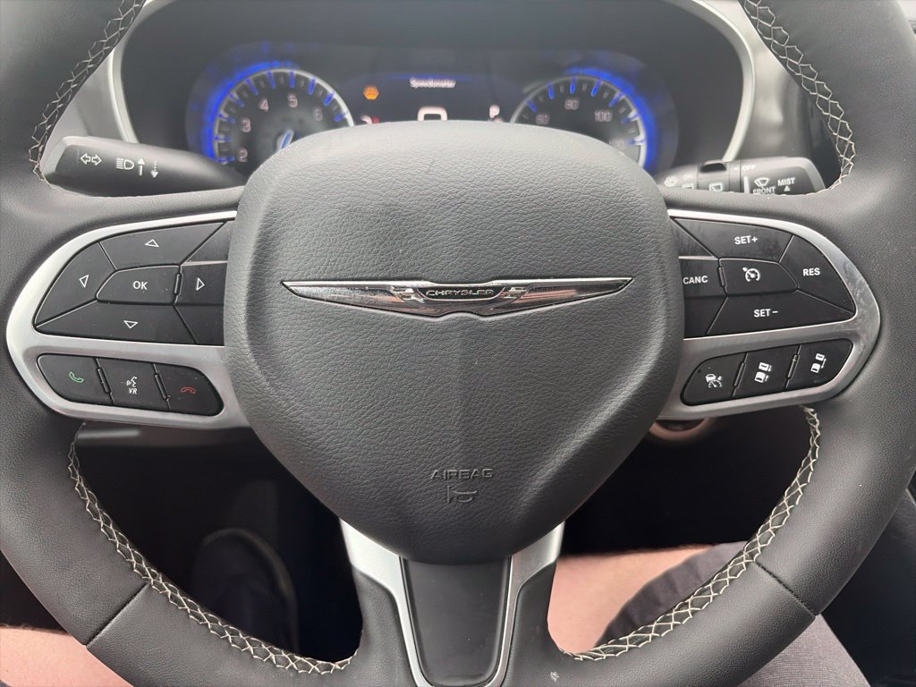Used 2025 Chrysler Pacifica Select FWD image 24