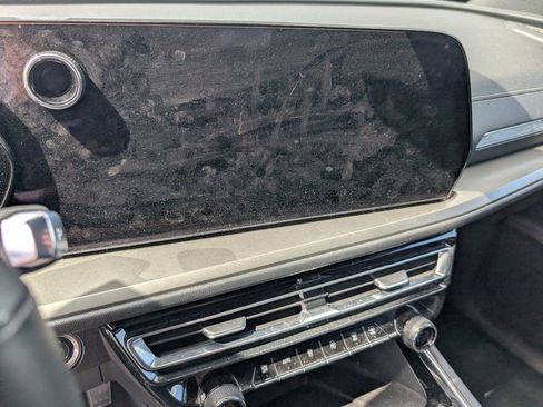 Used 2025 Chevrolet Traverse LT image 17