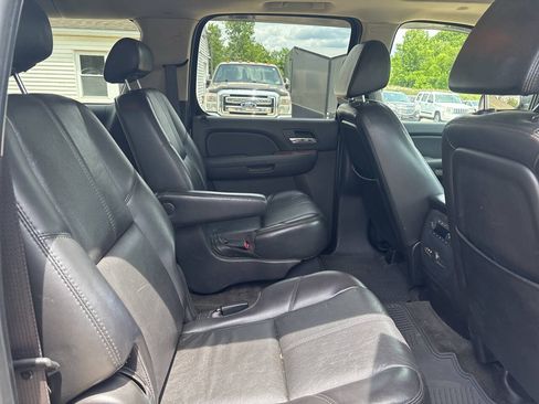 Used 2007 Chevrolet Suburban LT w/ LT Preferred Equipment Group AWD/4WD image 16